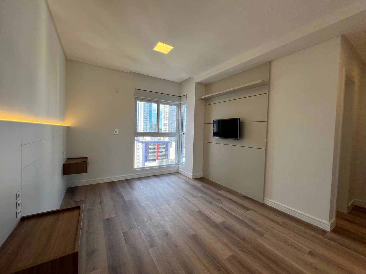 Apartamento de 4 quartos com 4 suítes e 164 m² em Bal. Camboriú