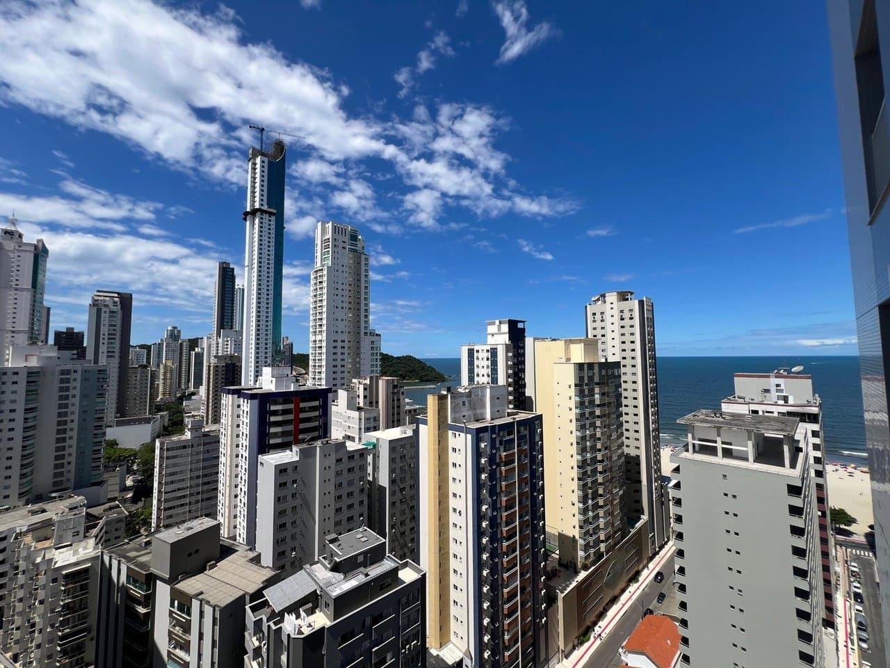 Apartamento de 4 quartos com 4 suítes e 164 m² em Bal. Camboriú