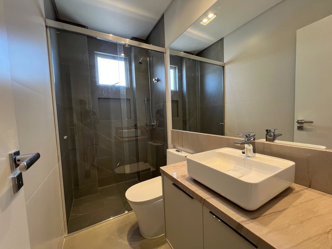 Apartamento de 4 quartos com 4 suítes e 164 m² em Bal. Camboriú