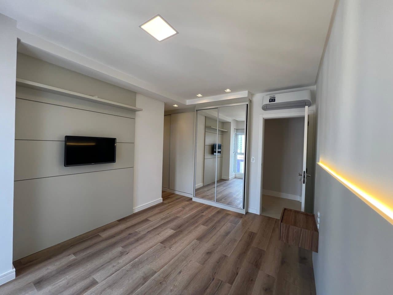 Apartamento de 4 quartos com 4 suítes e 164 m² em Bal. Camboriú