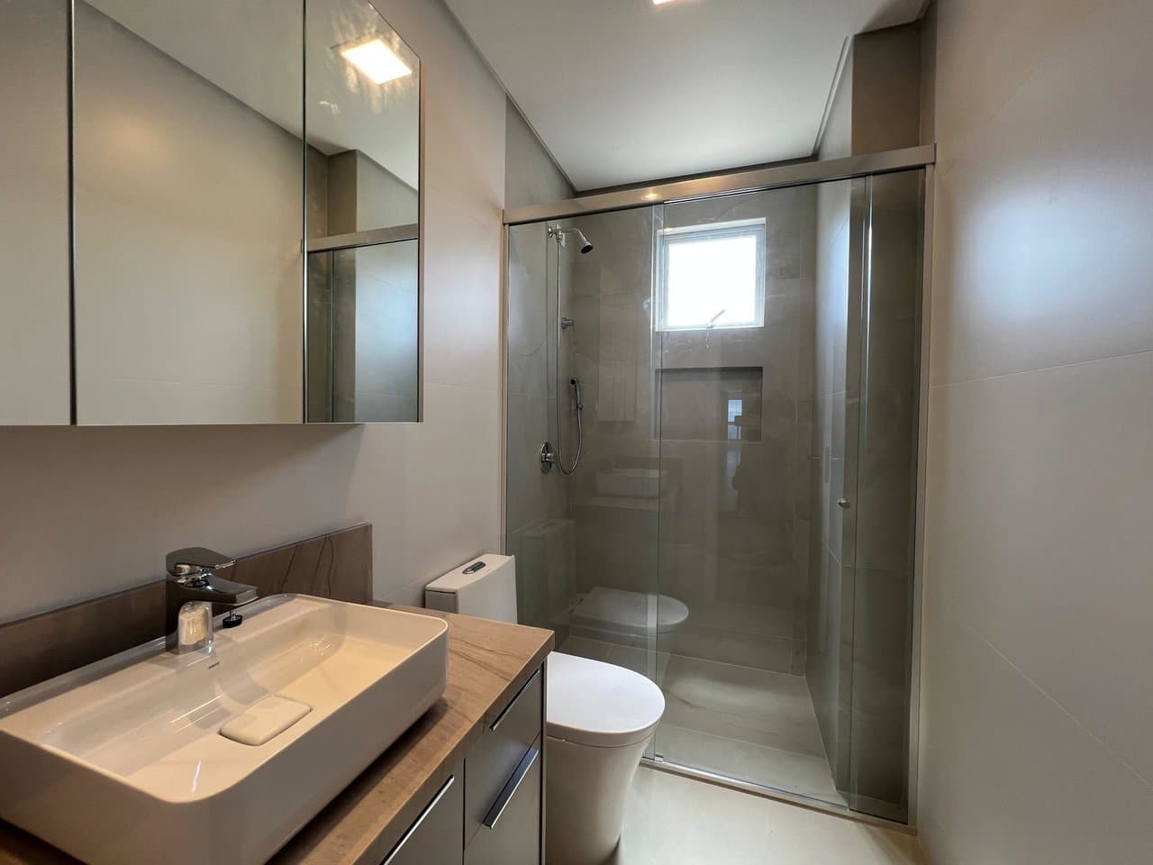 Apartamento de 4 quartos com 4 suítes e 164 m² em Bal. Camboriú