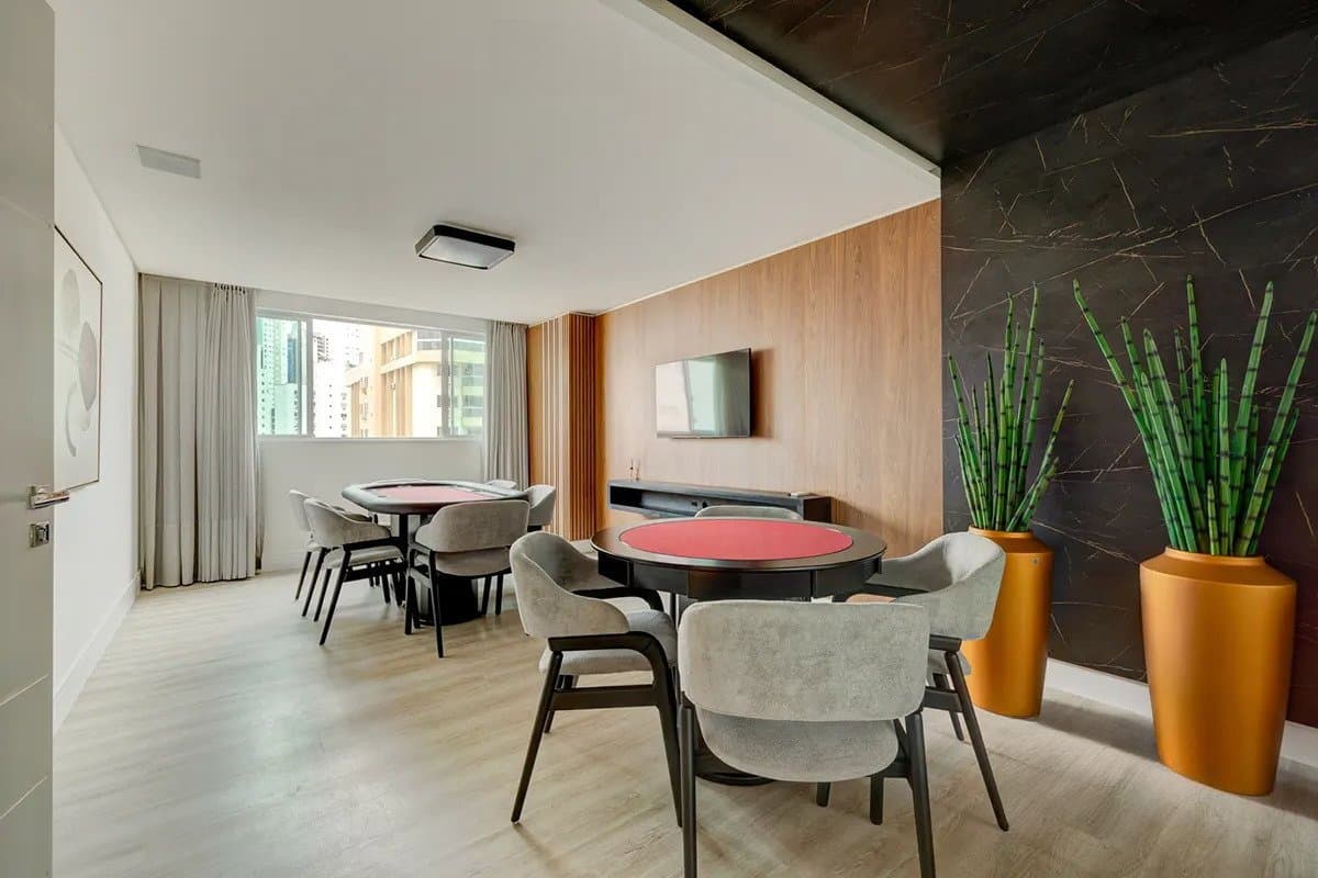 Apartamento de 4 quartos com 4 suítes e 142 m² em Bal. Camboriú