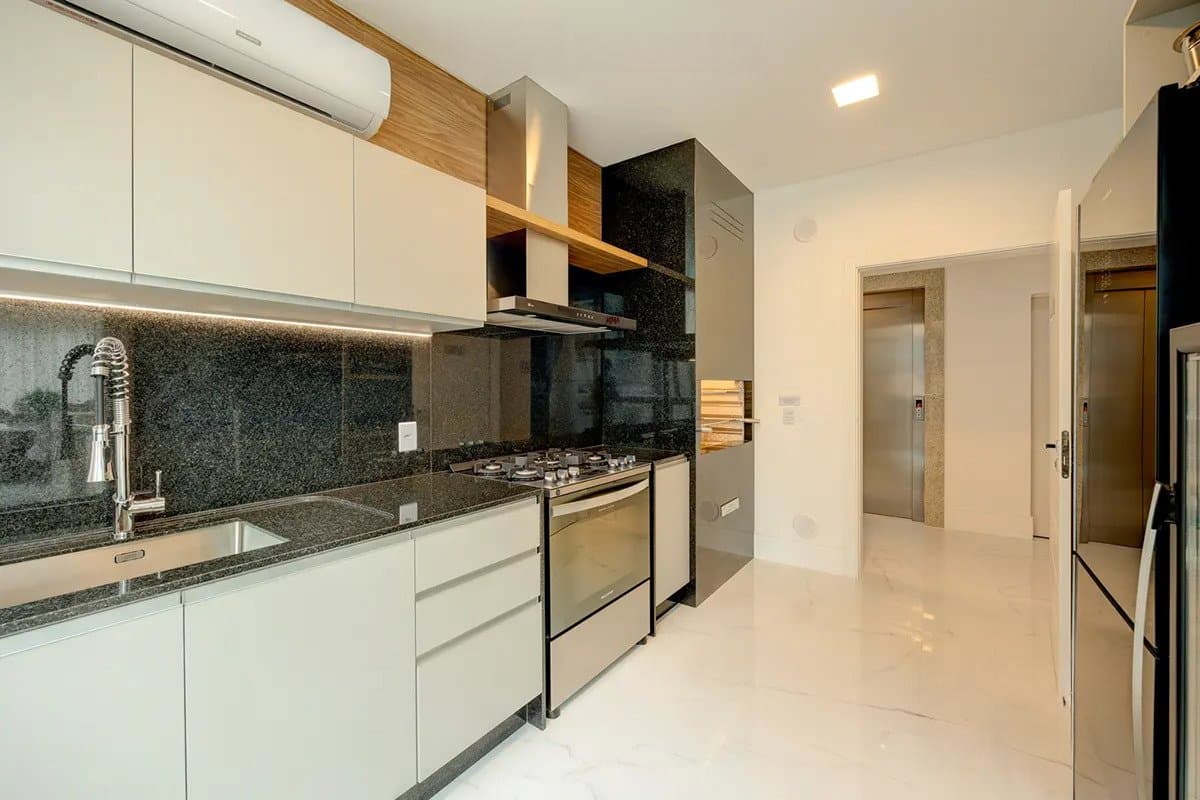 Apartamento de 4 quartos com 4 suítes e 142 m² em Bal. Camboriú