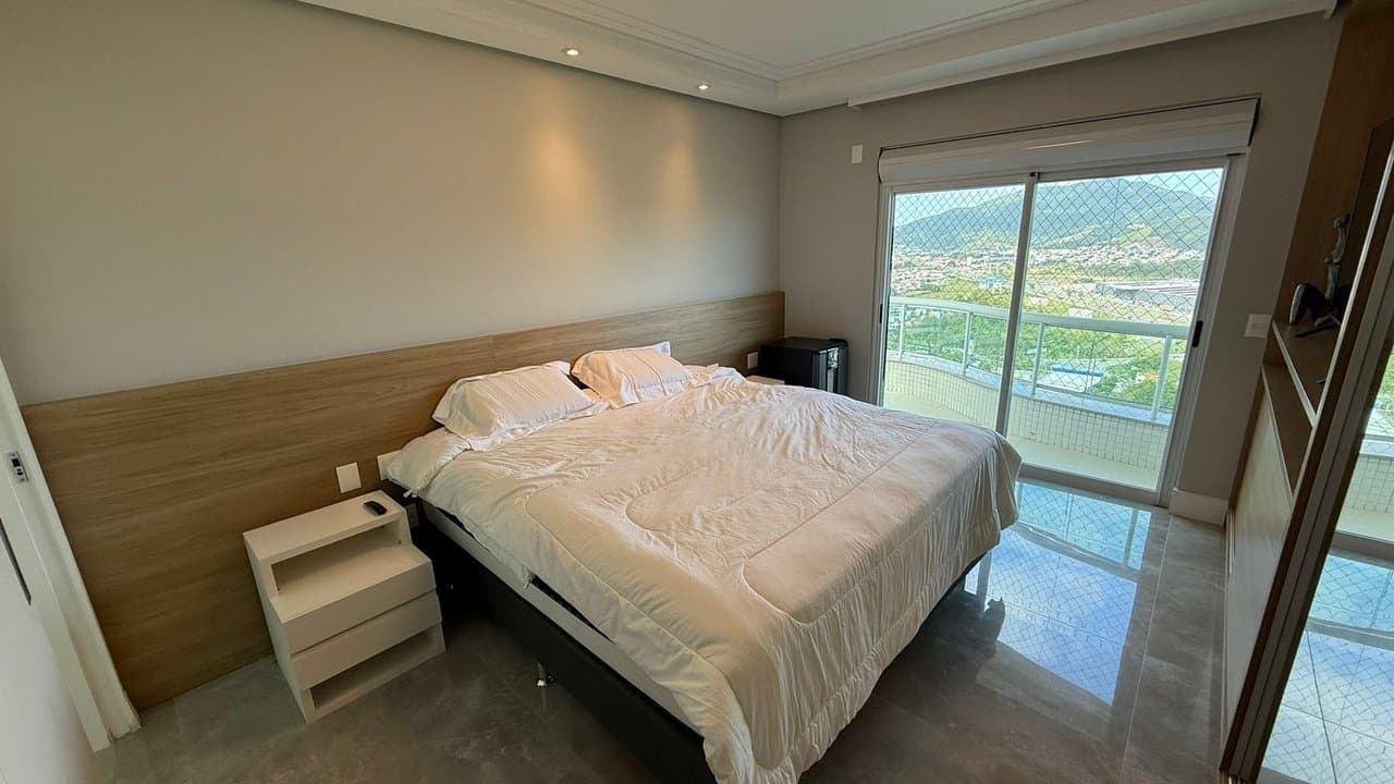 Apartamento de 4 quartos com 4 suítes e 268 m² em Bal. Camboriú