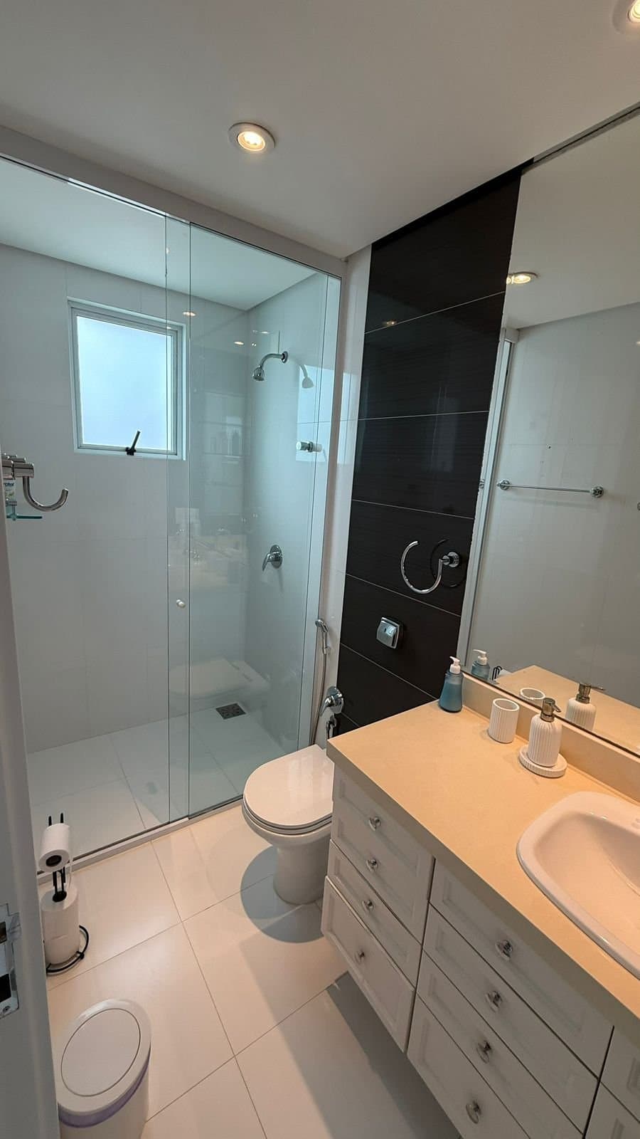 Apartamento de 4 quartos com 4 suítes e 268 m² em Bal. Camboriú
