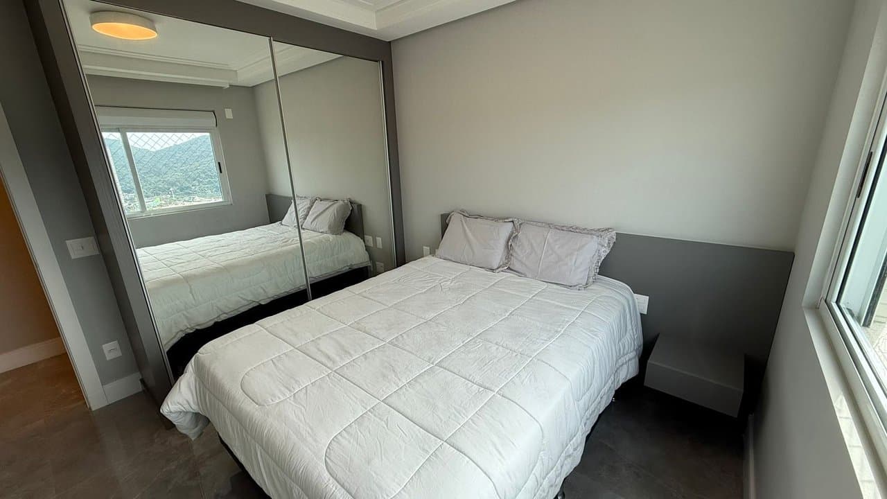 Apartamento de 4 quartos com 4 suítes e 268 m² em Bal. Camboriú