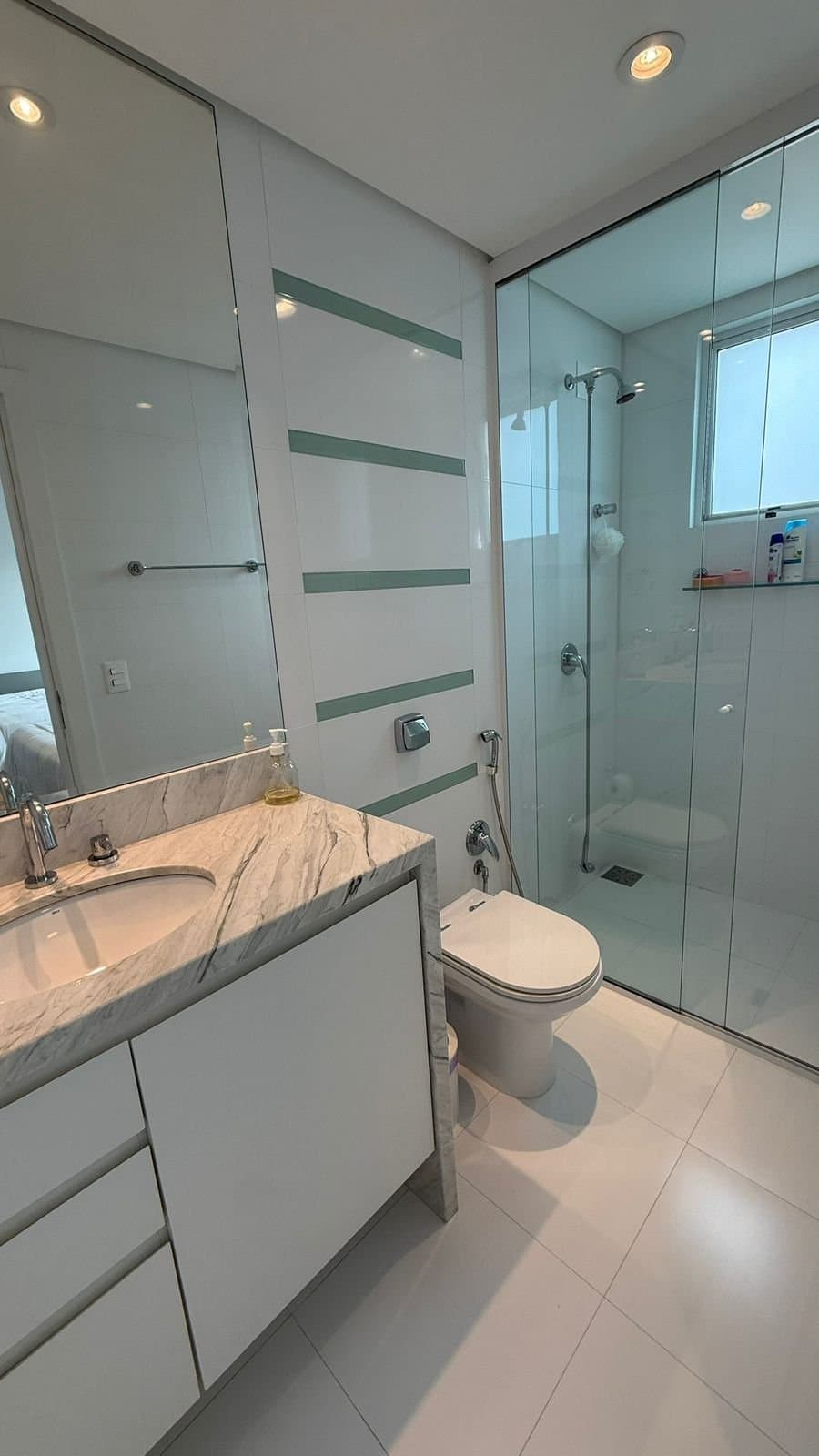 Apartamento de 4 quartos com 4 suítes e 268 m² em Bal. Camboriú