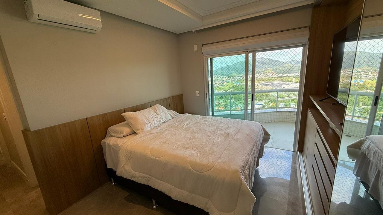 Apartamento de 4 quartos com 4 suítes e 268 m² em Bal. Camboriú