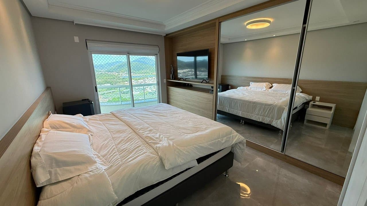 Apartamento de 4 quartos com 4 suítes e 268 m² em Bal. Camboriú