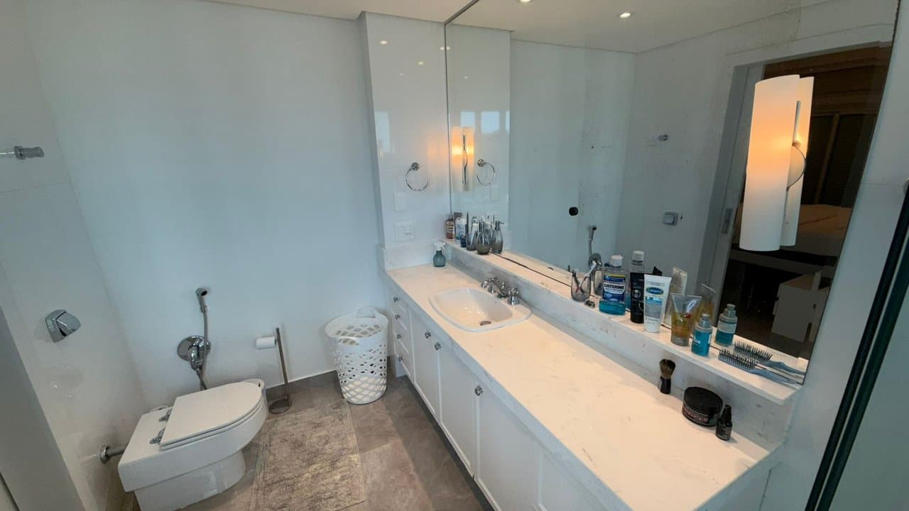 Apartamento de 4 quartos com 4 suítes e 268 m² em Bal. Camboriú