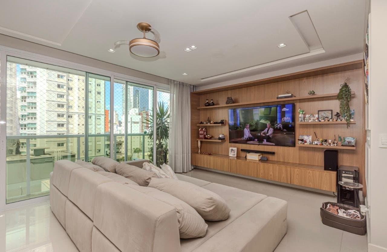 Apartamento de 4 quartos com 4 suítes e 159 m² em Bal. Camboriú