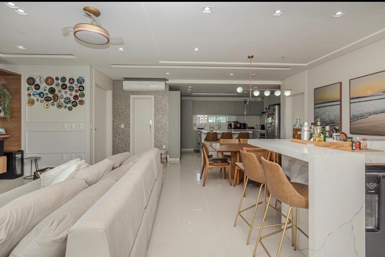 Apartamento de 4 quartos com 4 suítes e 159 m² em Bal. Camboriú
