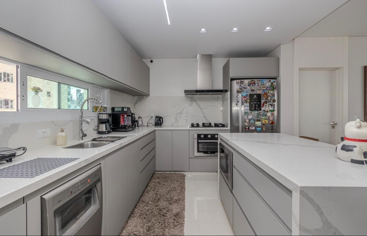 Apartamento de 4 quartos com 4 suítes e 159 m² em Bal. Camboriú