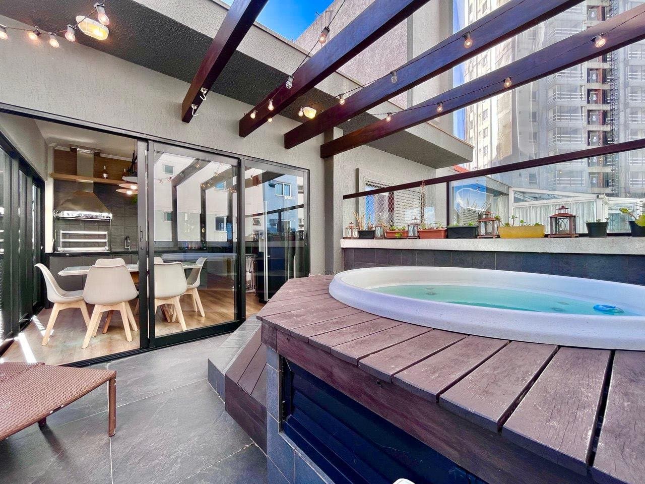 Cobertura de 2 quartos com 1 suíte e 203 m² em Bal. Camboriú