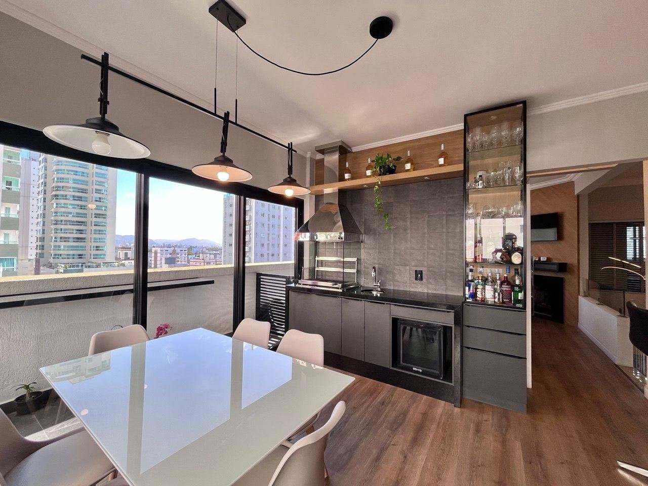 Cobertura de 2 quartos com 1 suíte e 203 m² em Bal. Camboriú