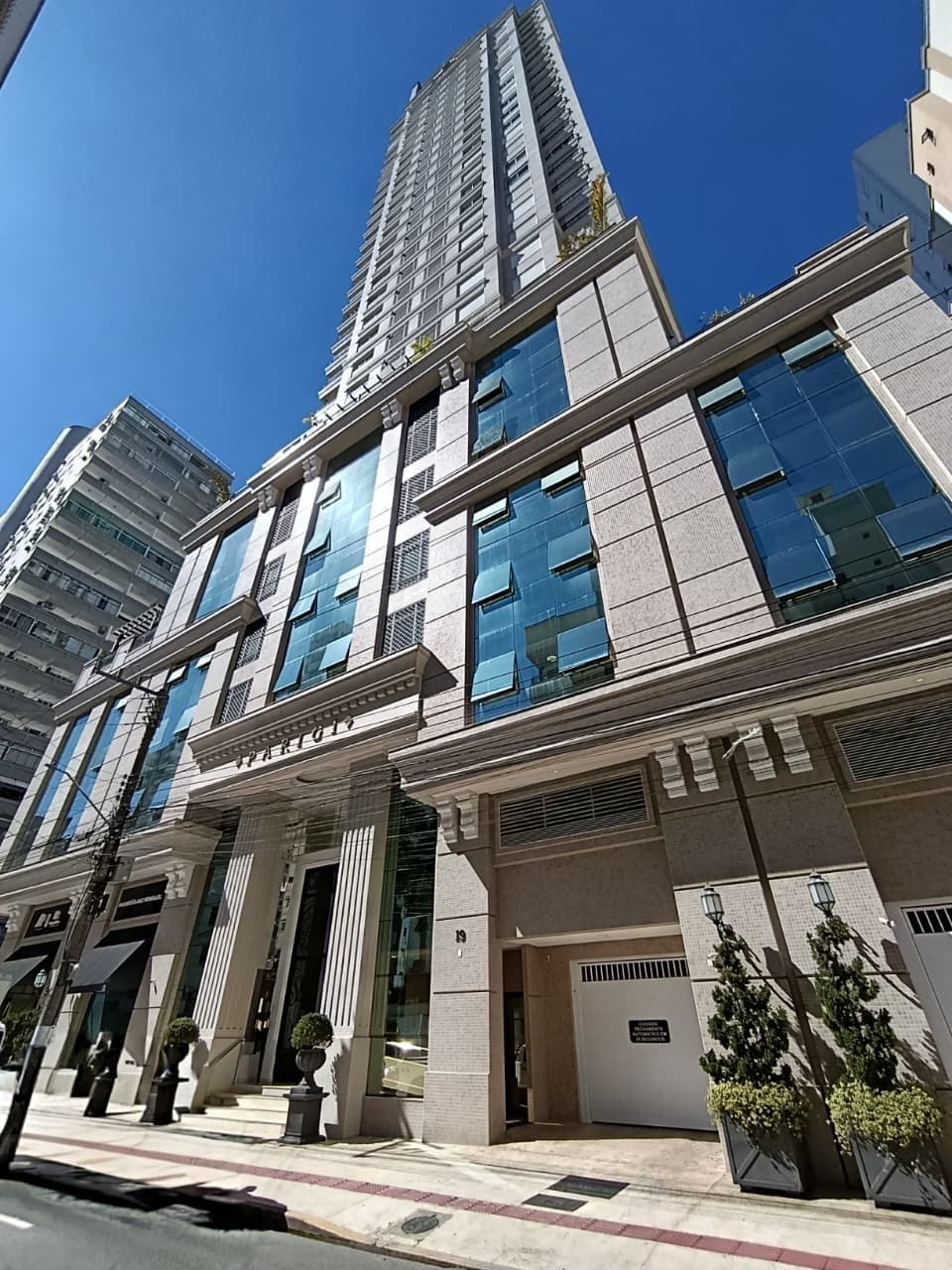 Apartamento de 2 quartos com 2 suítes e 161 m² em Bal. Camboriú