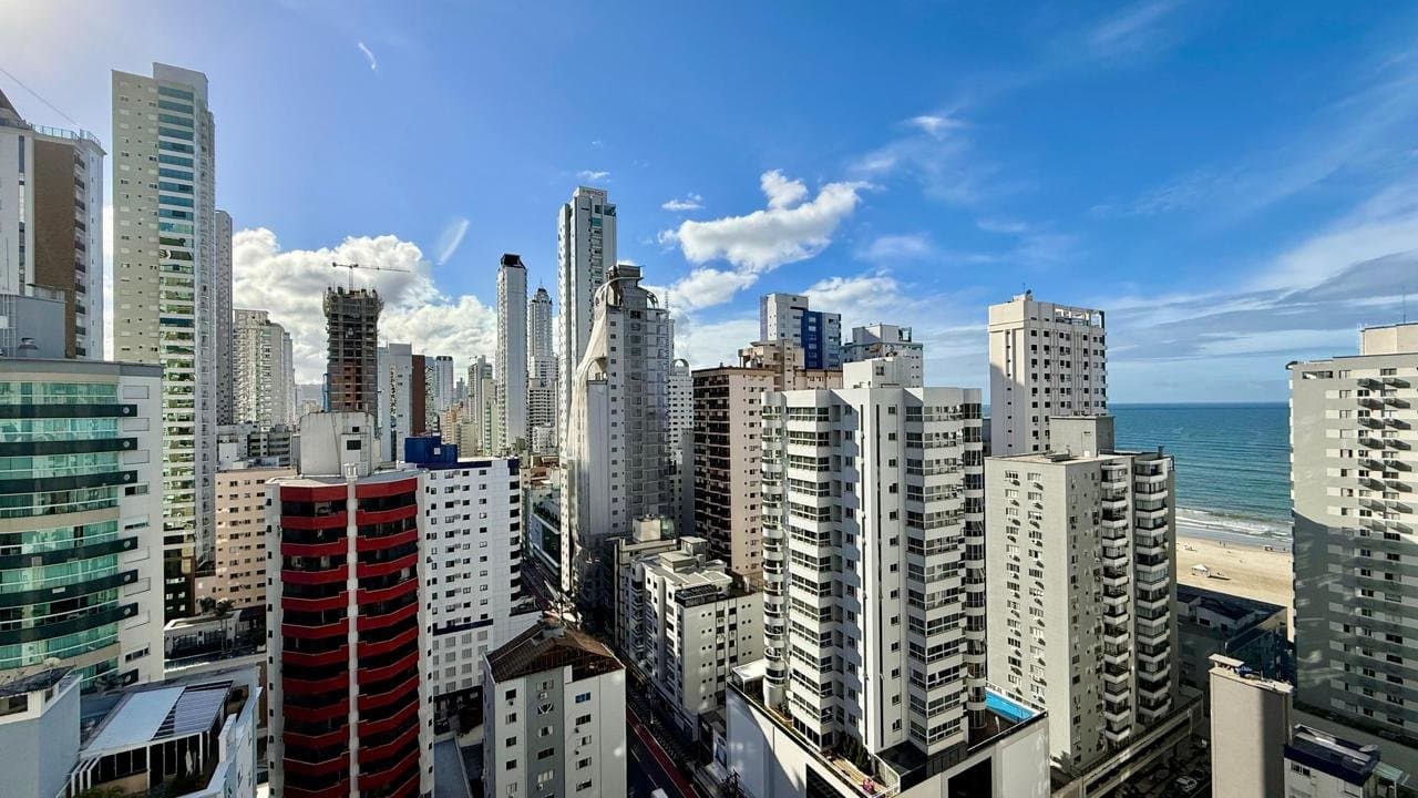 Apartamento de 2 quartos com 2 suítes e 161 m² em Bal. Camboriú