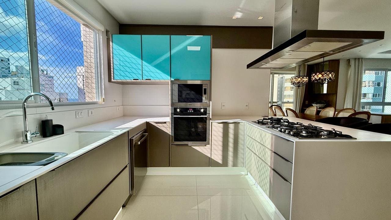 Apartamento de 2 quartos com 2 suítes e 161 m² em Bal. Camboriú