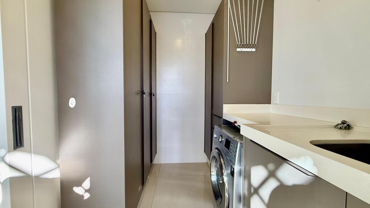 Apartamento de 2 quartos com 2 suítes e 161 m² em Bal. Camboriú