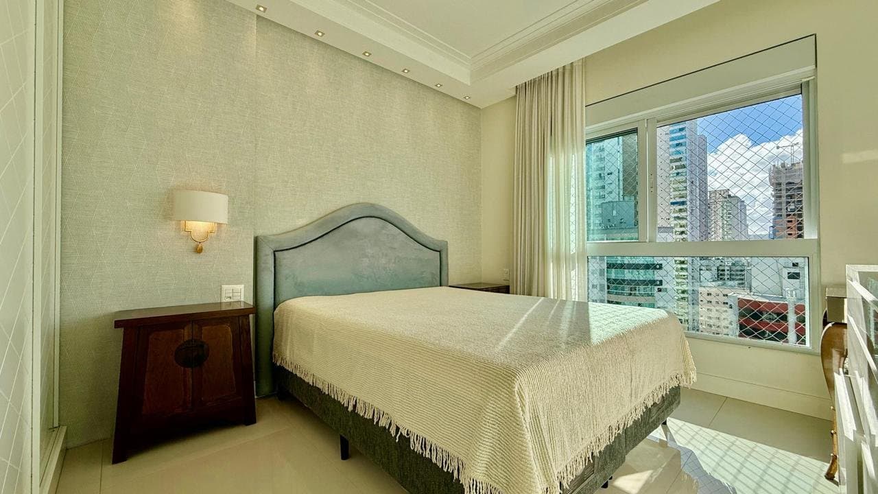Apartamento de 2 quartos com 2 suítes e 161 m² em Bal. Camboriú