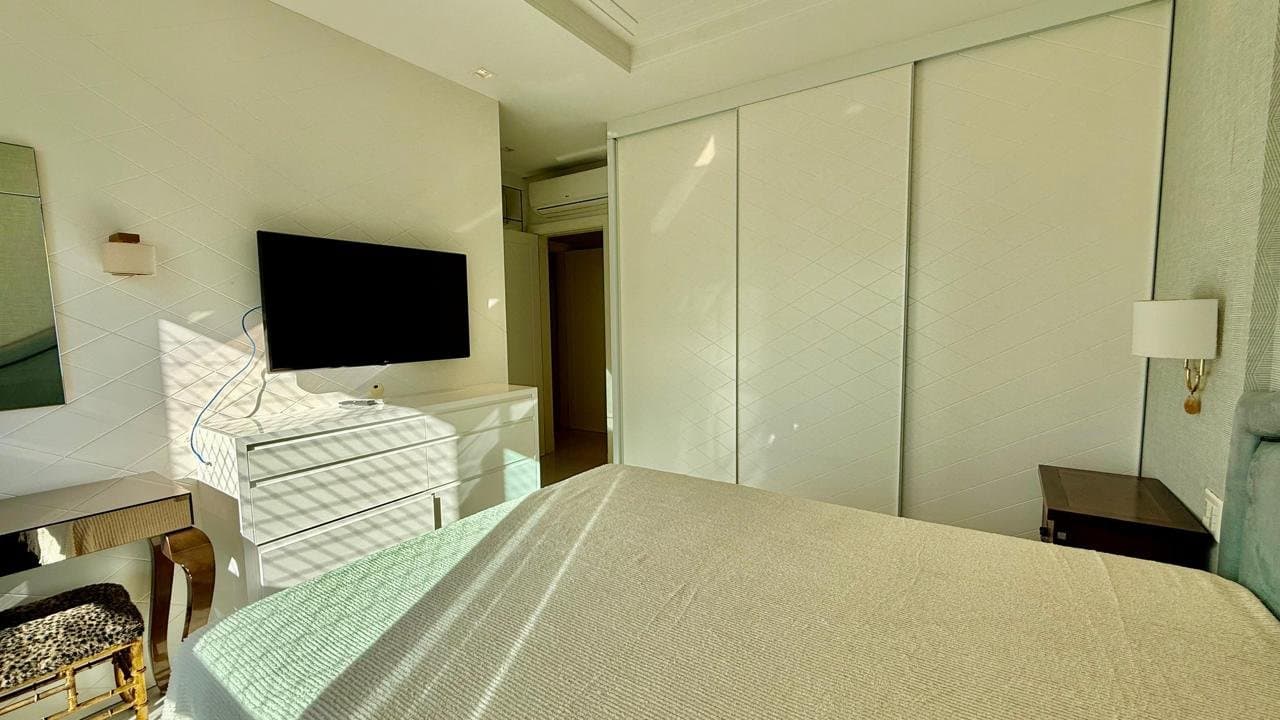Apartamento de 2 quartos com 2 suítes e 161 m² em Bal. Camboriú