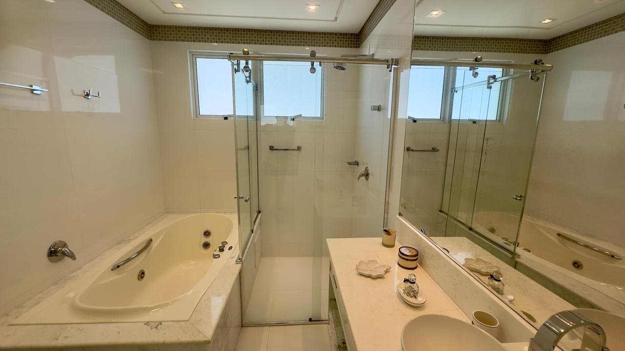Apartamento de 3 quartos com 3 suítes e 186 m² em Bal. Camboriú