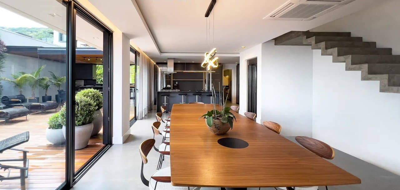 Casa de 4 quartos com 4 suítes e 408 m² em Bal. Camboriú
