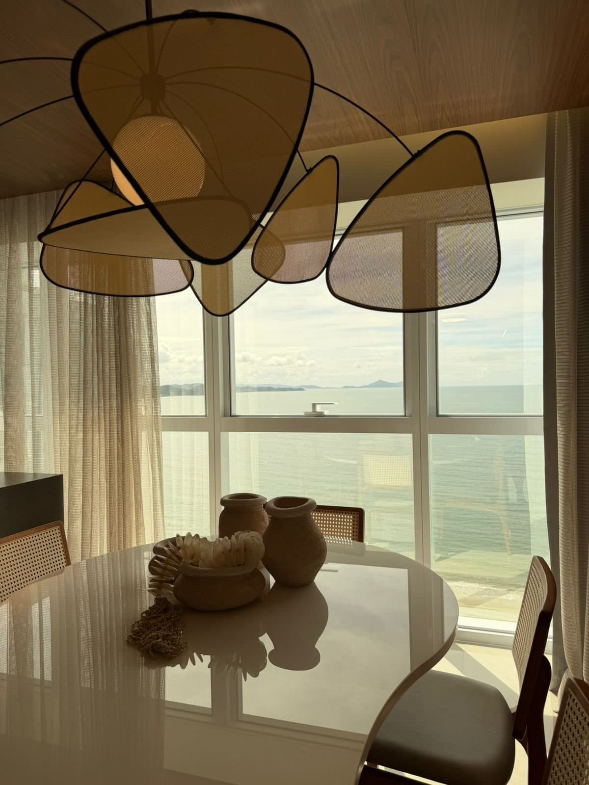 Apartamento de 4 quartos com 4 suítes e 196 m² em Bal. Camboriú