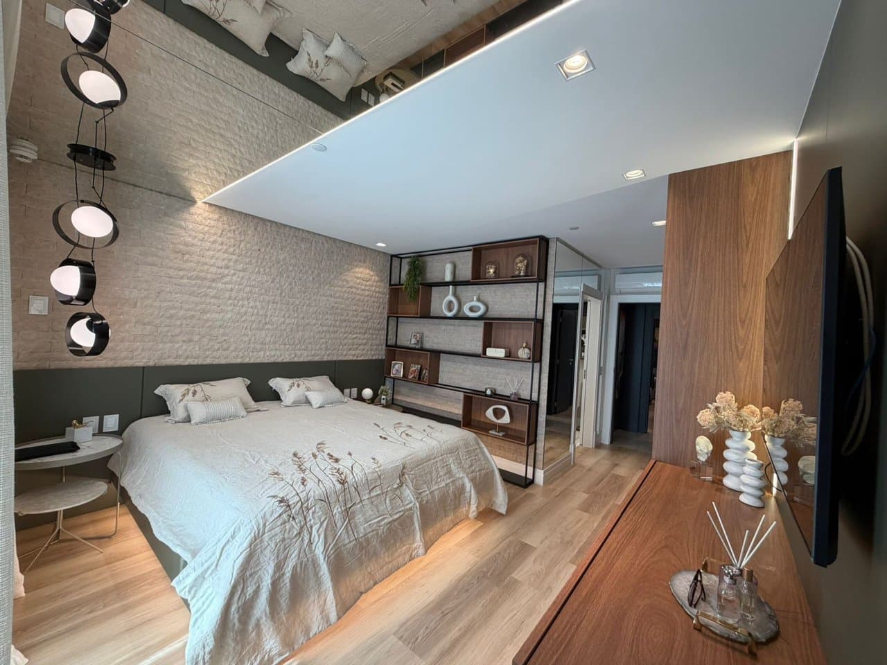 Apartamento de 4 quartos com 4 suítes e 196 m² em Bal. Camboriú