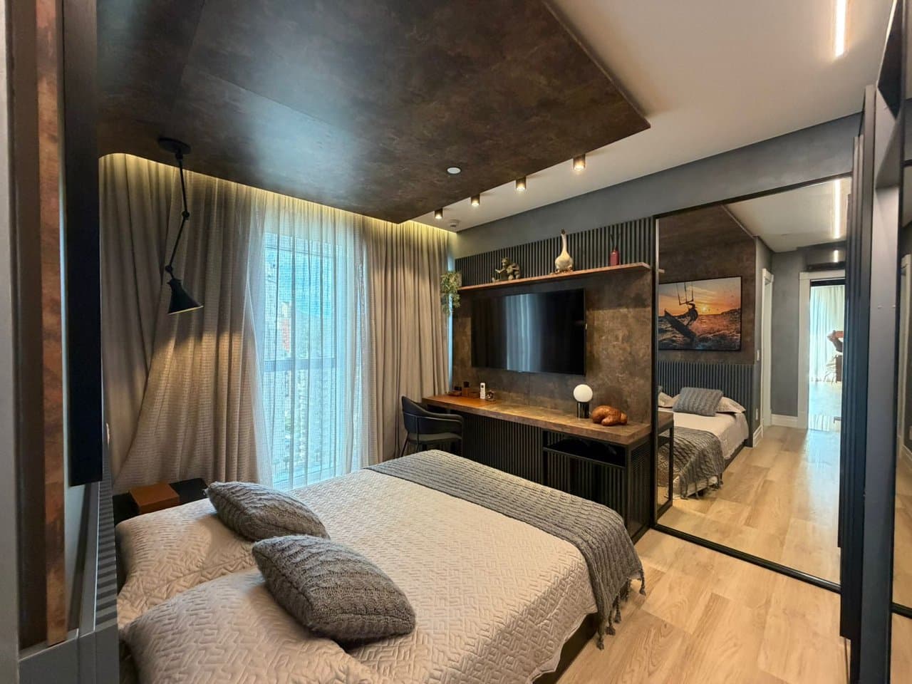 Apartamento de 4 quartos com 4 suítes e 196 m² em Bal. Camboriú