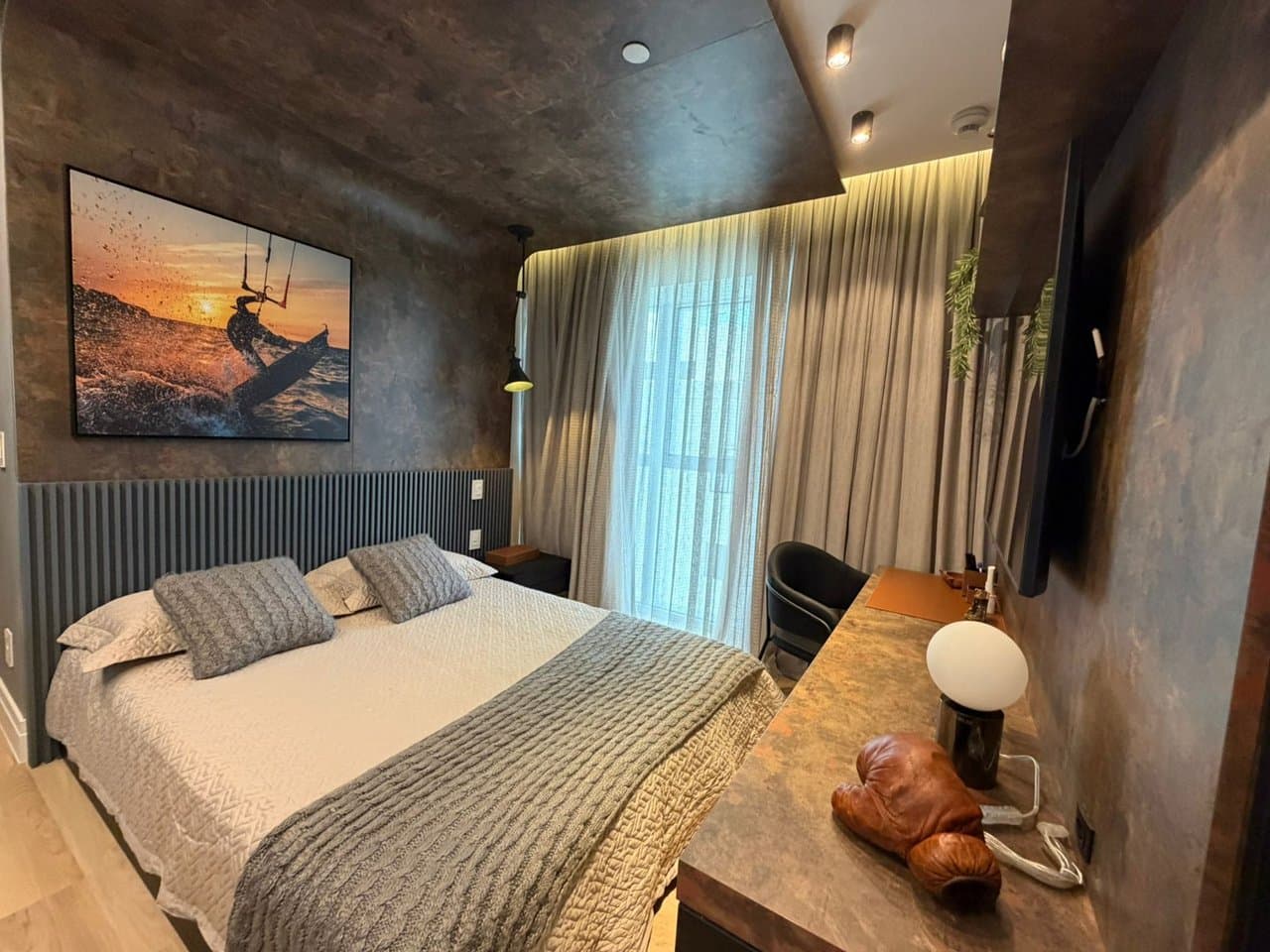 Apartamento de 4 quartos com 4 suítes e 196 m² em Bal. Camboriú