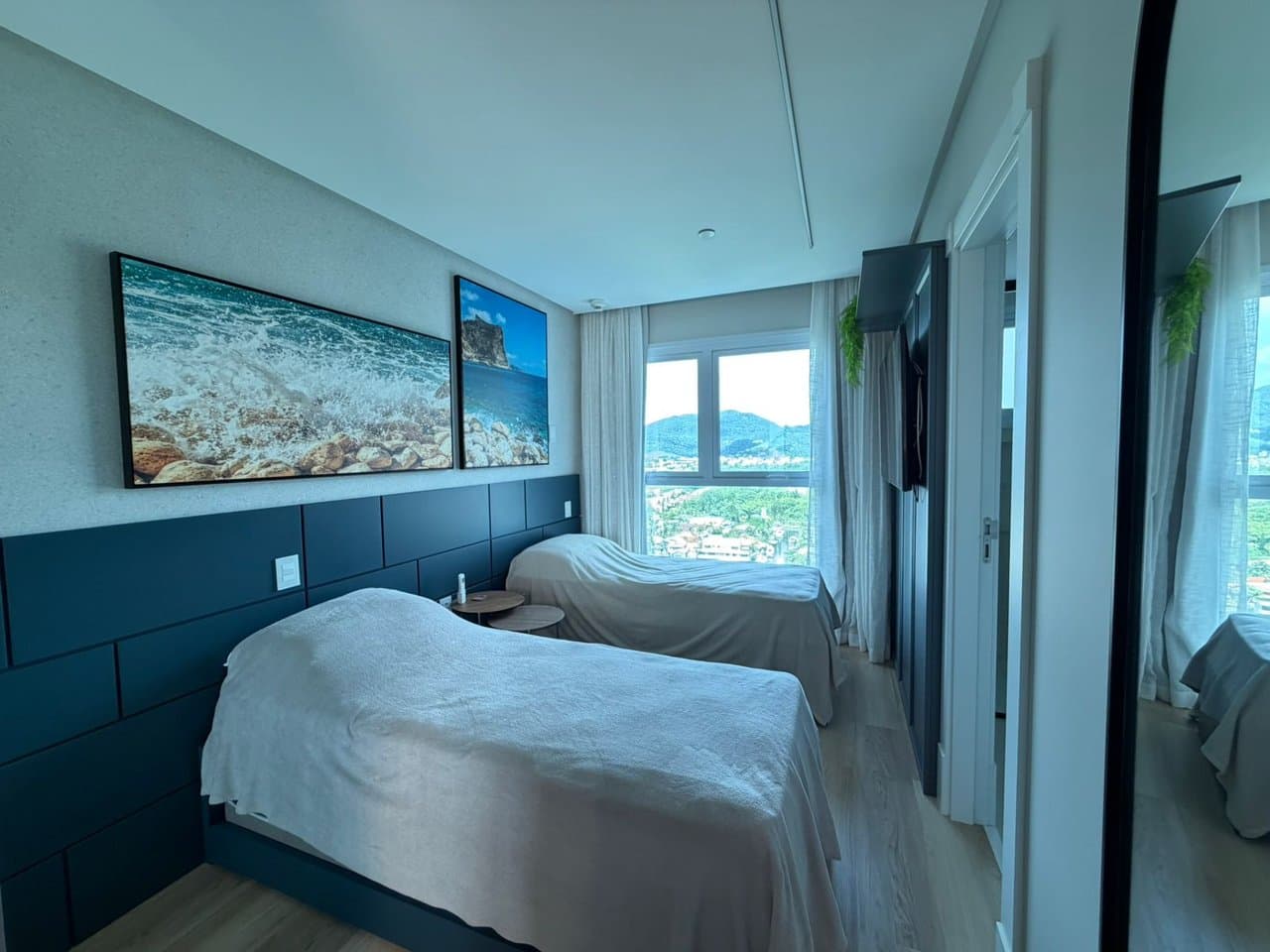 Apartamento de 4 quartos com 4 suítes e 196 m² em Bal. Camboriú
