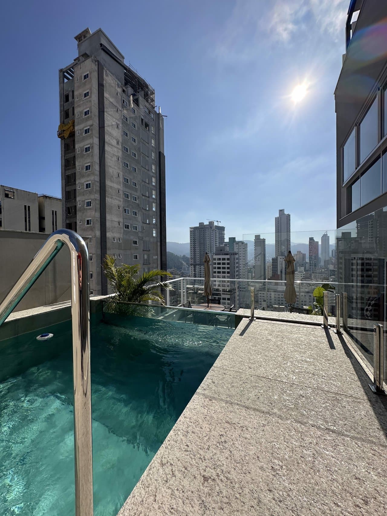 Apartamento de 3 quartos com 3 suítes e 125 m² em Bal. Camboriú