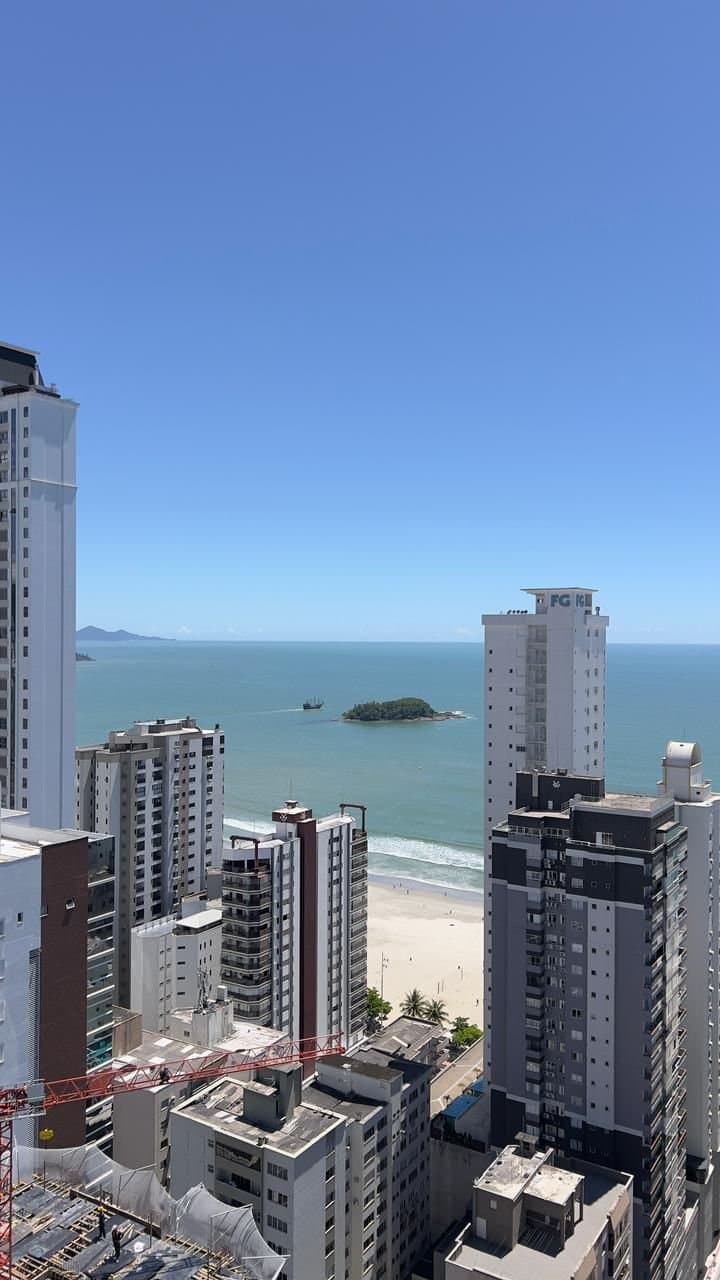 Apartamento de 3 quartos com 3 suítes e 125 m² em Bal. Camboriú