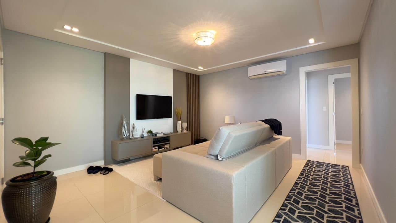 Apartamento de 3 quartos com 3 suítes e 125 m² em Bal. Camboriú
