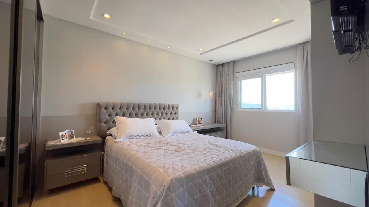 Apartamento de 3 quartos com 3 suítes e 125 m² em Bal. Camboriú