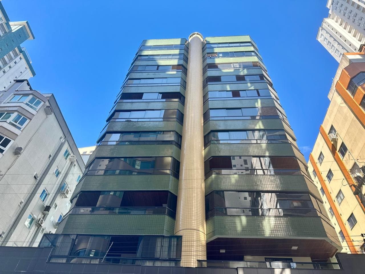 Apartamento de 3 quartos com 1 suíte e 92 m² em Bal. Camboriú