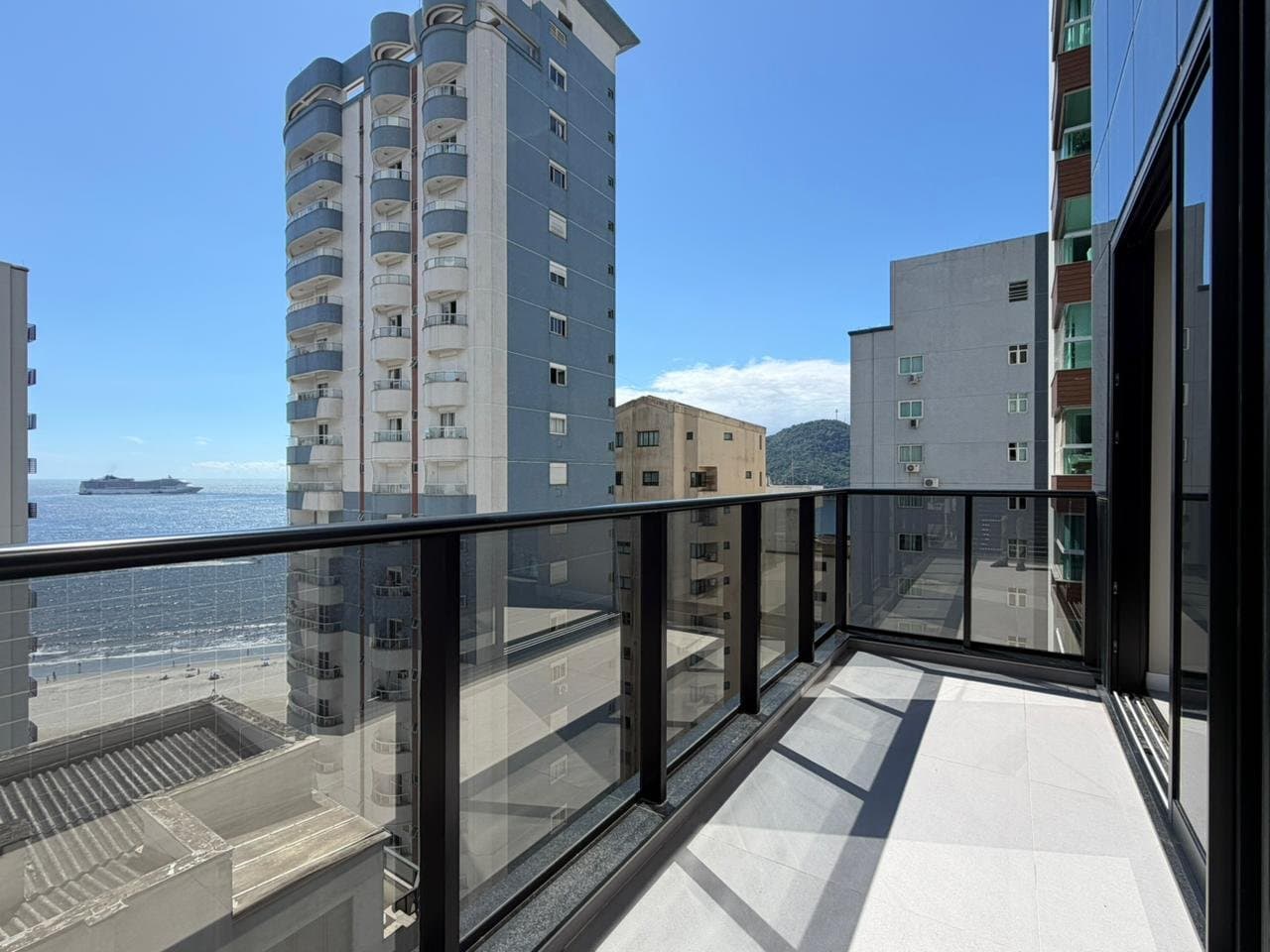 Apartamento de 4 quartos com 4 suítes e 181 m² em Bal. Camboriú