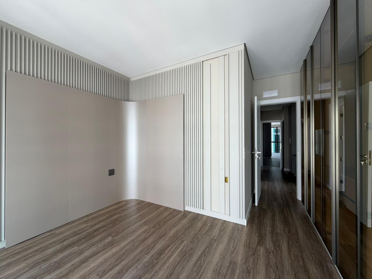 Apartamento de 4 quartos com 4 suítes e 181 m² em Bal. Camboriú