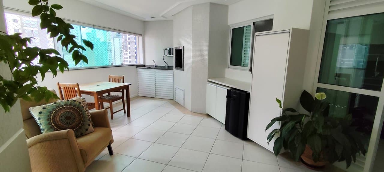Apartamento de 3 quartos com 2 suítes e 133 m² em Bal. Camboriú
