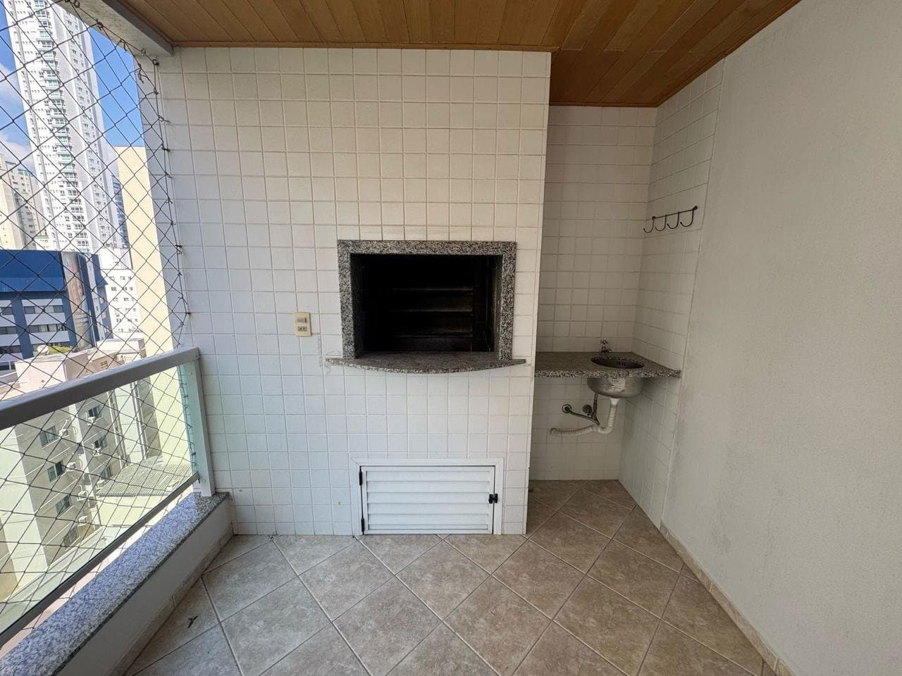 Apartamento de 3 quartos com 1 suíte e 115 m² em Bal. Camboriú