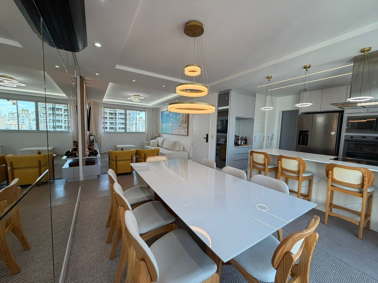 Apartamento de 4 quartos com 4 suítes e 142 m² em Bal. Camboriú