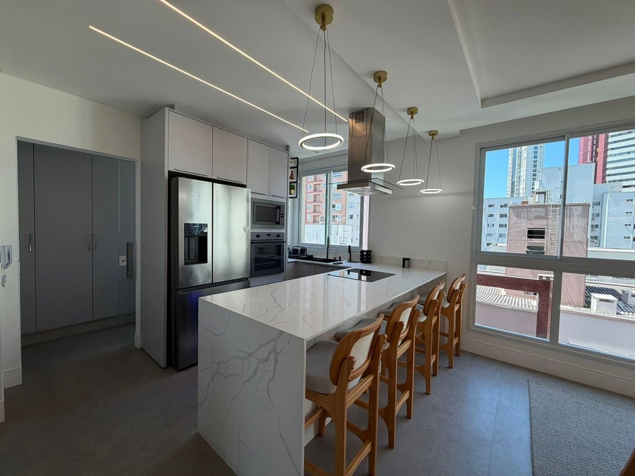 Apartamento de 4 quartos com 4 suítes e 142 m² em Bal. Camboriú