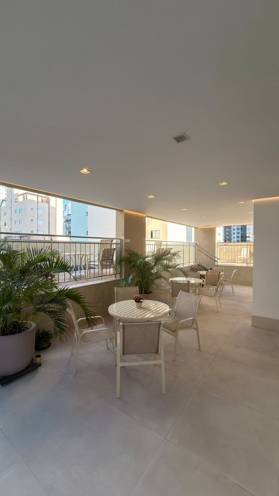 Apartamento de 4 quartos com 4 suítes e 142 m² em Bal. Camboriú