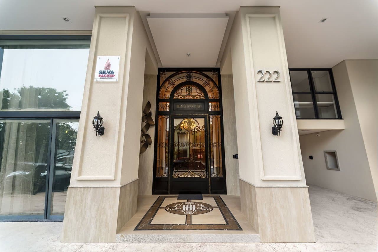 Apartamento de 3 quartos com 3 suítes e 120 m² em Bal. Camboriú