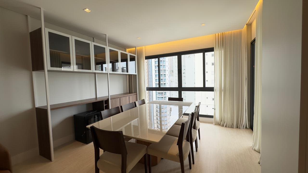 Apartamento de 3 quartos com 3 suítes e 120 m² em Bal. Camboriú