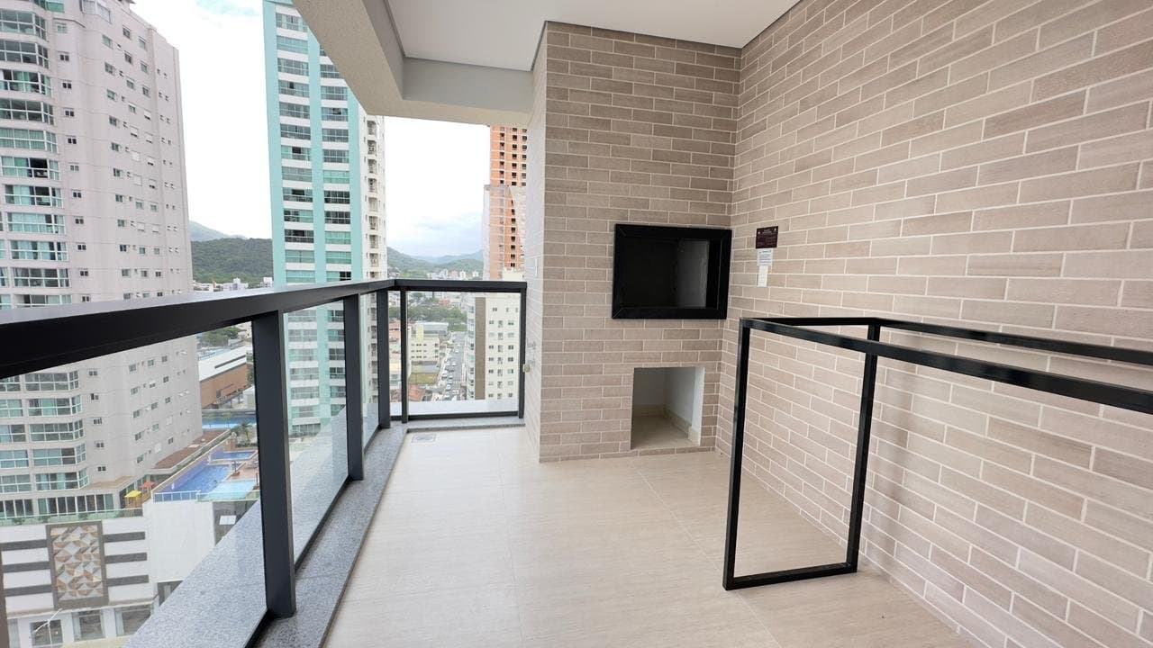 Apartamento de 3 quartos com 3 suítes e 120 m² em Bal. Camboriú