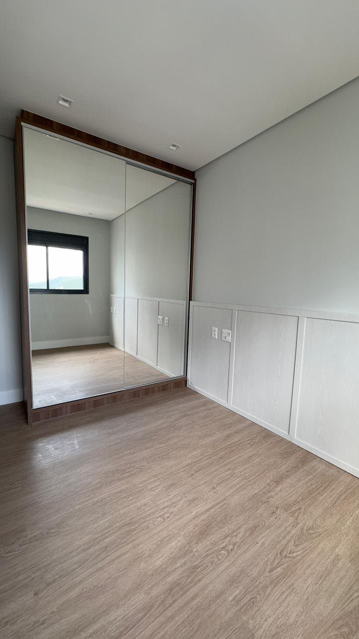 Apartamento de 3 quartos com 3 suítes e 120 m² em Bal. Camboriú