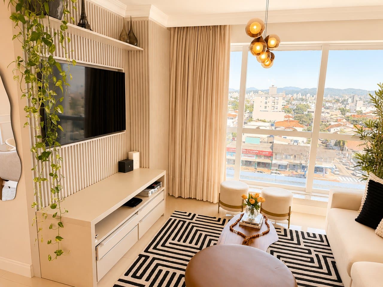 Apartamento de 3 quartos com 3 suítes e 182 m² em Bal. Camboriú