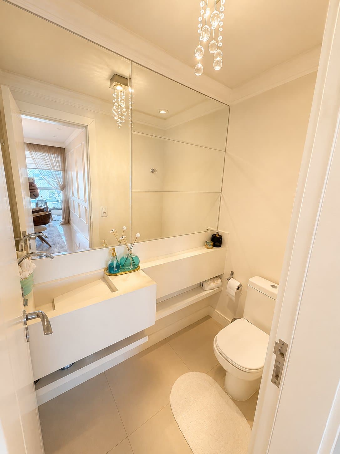 Apartamento de 3 quartos com 3 suítes e 182 m² em Bal. Camboriú